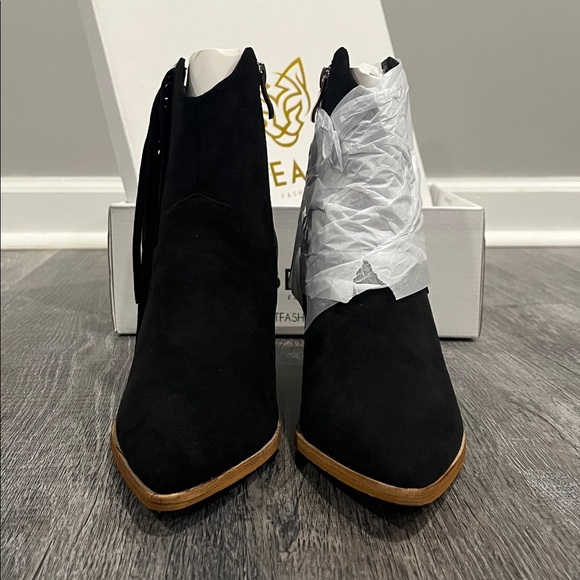 Beast Fashion NIB Suede Fringe Point Toe Ankle Boots 7.5 - Picture 6 of 7